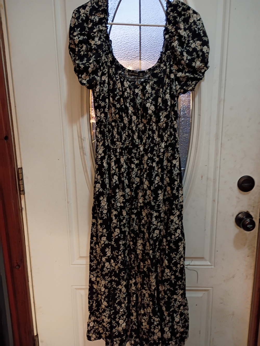 Black Floral Puff-Sleeve Maxi Dress